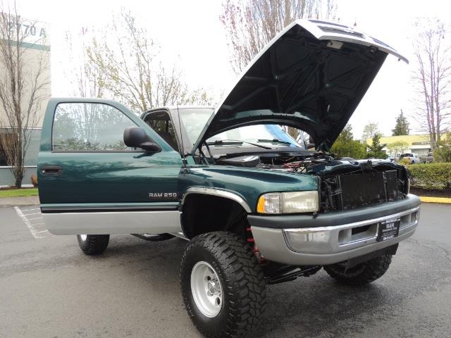 1998 Dodge Ram 2500 Laramie SLT / 4X4 / 5.9L Cummins Diesel 12-VALVE - Photo 29 - Portland, OR 97217