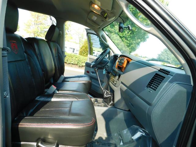 2006 Dodge Ram 2500 SLT Mega Cab / 4X4 / 5.9L DIESEL/ 6-SPEED /Leather - Photo 17 - Portland, OR 97217