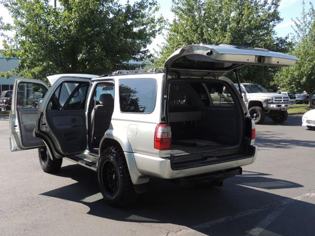 2000 Toyota 4Runner SR5 4dr SR5 / 4X4 / 5-SPEED MANUAL / LIFTED - Photo 27 - Portland, OR 97217