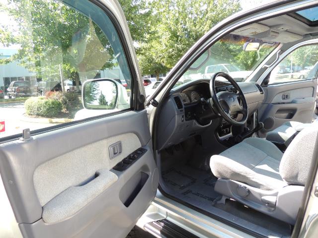 2000 Toyota 4Runner SR5 4dr SR5 / 4X4 / 5-SPEED MANUAL / LIFTED - Photo 13 - Portland, OR 97217