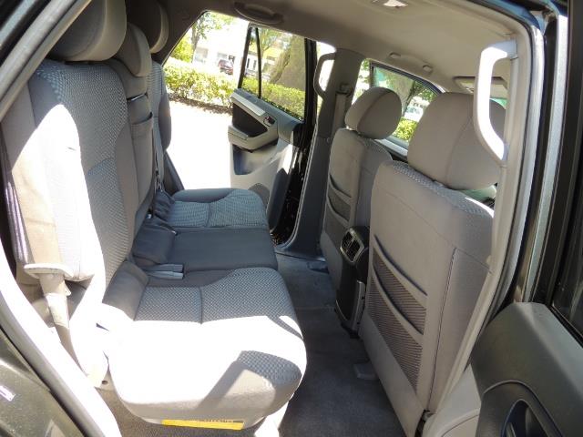 2006 Toyota 4Runner V6 4.0L / 4X4 / DIFF LOCK / 3RD SEATS / 1-OWNER - Photo 17 - Portland, OR 97217