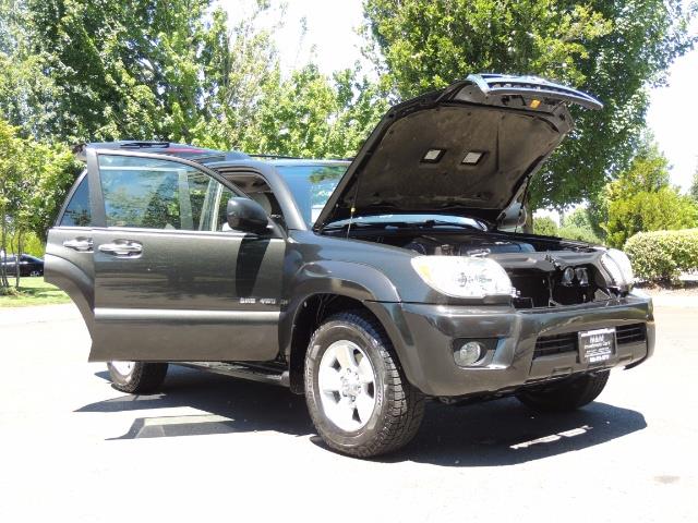2006 Toyota 4Runner V6 4.0L / 4X4 / DIFF LOCK / 3RD SEATS / 1-OWNER - Photo 28 - Portland, OR 97217