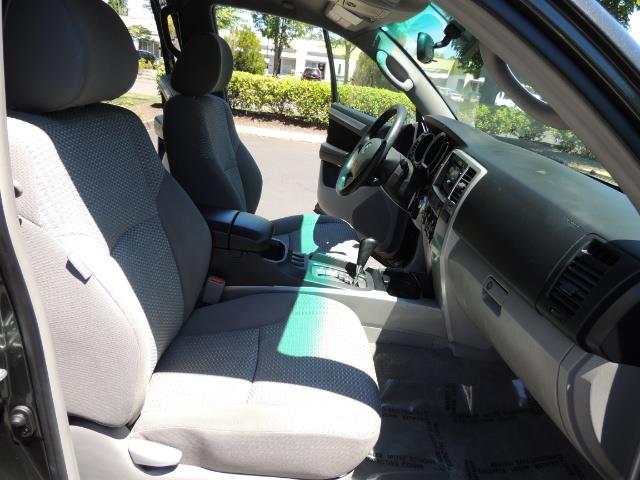 2006 Toyota 4Runner V6 4.0L / 4X4 / DIFF LOCK / 3RD SEATS / 1-OWNER - Photo 18 - Portland, OR 97217