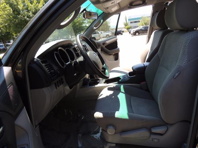 2006 Toyota 4Runner V6 4.0L / 4X4 / DIFF LOCK / 3RD SEATS / 1-OWNER - Photo 33 - Portland, OR 97217