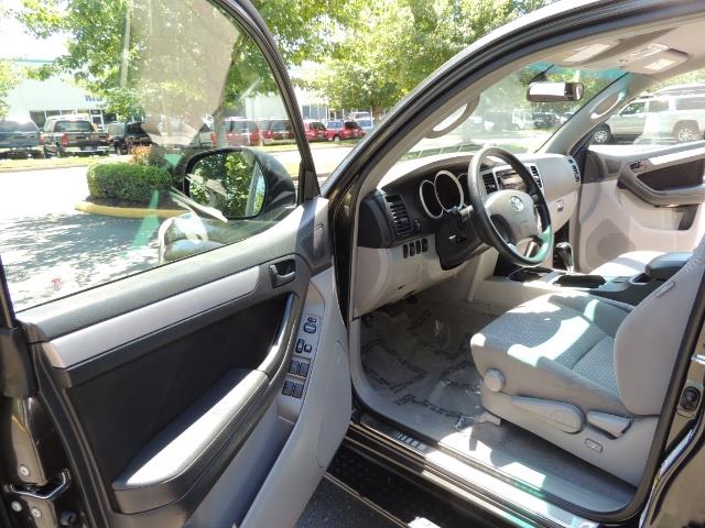 2006 Toyota 4Runner V6 4.0L / 4X4 / DIFF LOCK / 3RD SEATS / 1-OWNER - Photo 13 - Portland, OR 97217