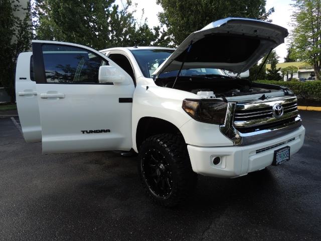 2017 Toyota Tundra SR5 / CrewMax / 4X4 / 5.7L / 6000 MILES / LIFTED - Photo 31 - Portland, OR 97217