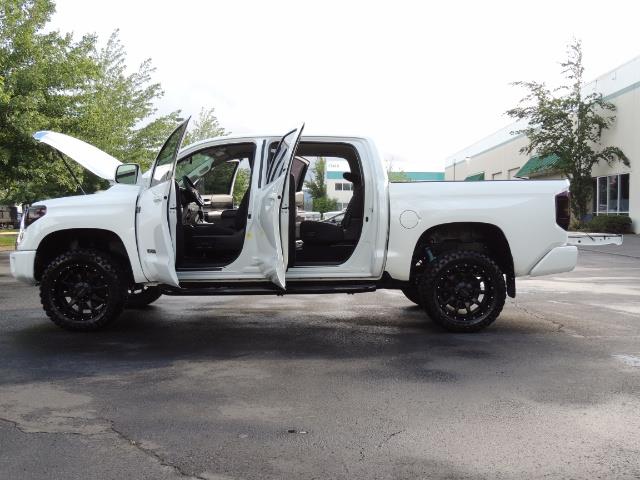 2017 Toyota Tundra SR5 / CrewMax / 4X4 / 5.7L / 6000 MILES / LIFTED - Photo 26 - Portland, OR 97217