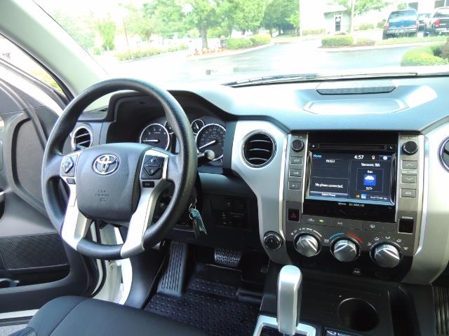 2017 Toyota Tundra SR5 / CrewMax / 4X4 / 5.7L / 6000 MILES / LIFTED - Photo 18 - Portland, OR 97217