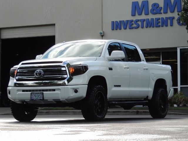 2017 Toyota Tundra SR5 / CrewMax / 4X4 / 5.7L / 6000 MILES / LIFTED - Photo 43 - Portland, OR 97217