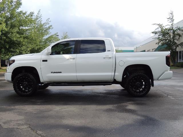 2017 Toyota Tundra SR5 / CrewMax / 4X4 / 5.7L / 6000 MILES / LIFTED - Photo 3 - Portland, OR 97217