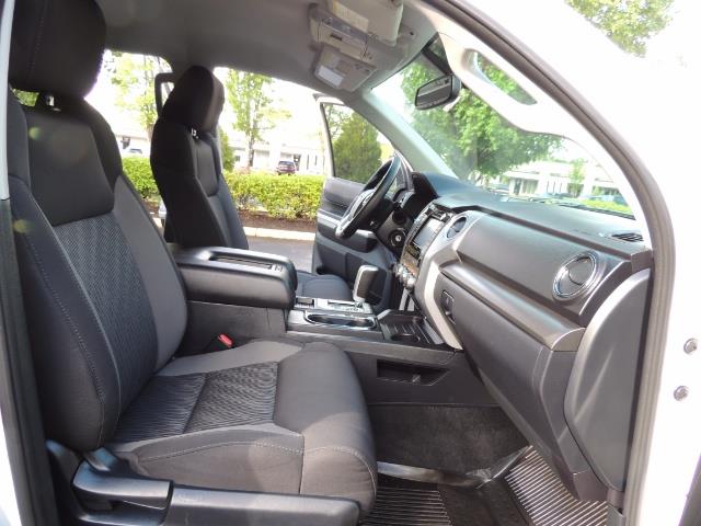 2017 Toyota Tundra SR5 / CrewMax / 4X4 / 5.7L / 6000 MILES / LIFTED - Photo 17 - Portland, OR 97217