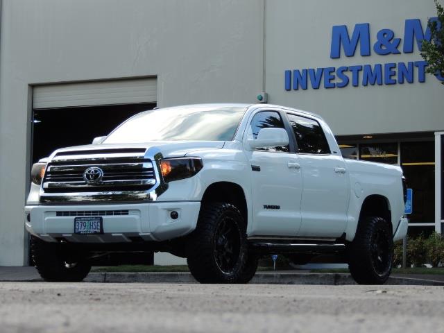 2017 Toyota Tundra SR5 / CrewMax / 4X4 / 5.7L / 6000 MILES / LIFTED - Photo 42 - Portland, OR 97217