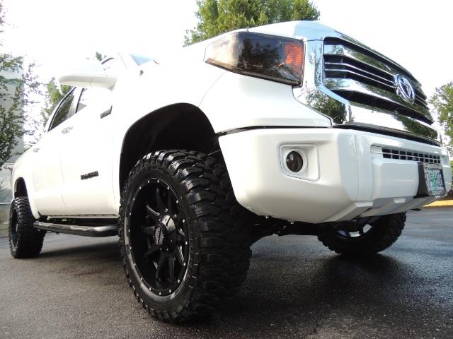 2017 Toyota Tundra SR5 / CrewMax / 4X4 / 5.7L / 6000 MILES / LIFTED - Photo 10 - Portland, OR 97217