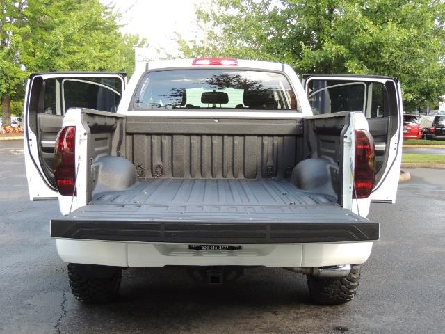 2017 Toyota Tundra SR5 / CrewMax / 4X4 / 5.7L / 6000 MILES / LIFTED - Photo 28 - Portland, OR 97217