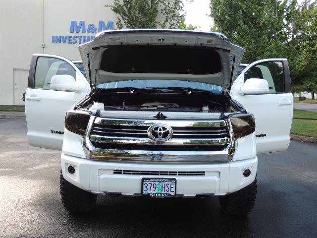 2017 Toyota Tundra SR5 / CrewMax / 4X4 / 5.7L / 6000 MILES / LIFTED - Photo 32 - Portland, OR 97217