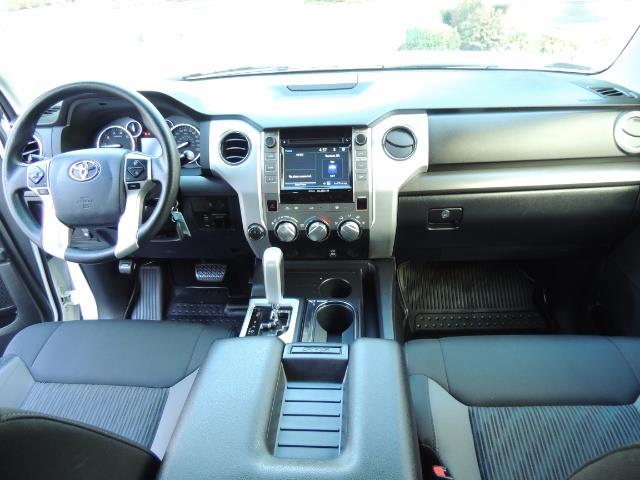2017 Toyota Tundra SR5 / CrewMax / 4X4 / 5.7L / 6000 MILES / LIFTED - Photo 19 - Portland, OR 97217