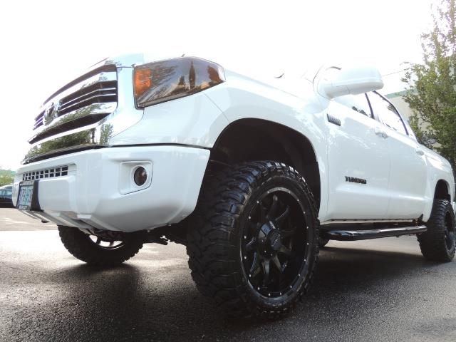 2017 Toyota Tundra SR5 / CrewMax / 4X4 / 5.7L / 6000 MILES / LIFTED - Photo 9 - Portland, OR 97217