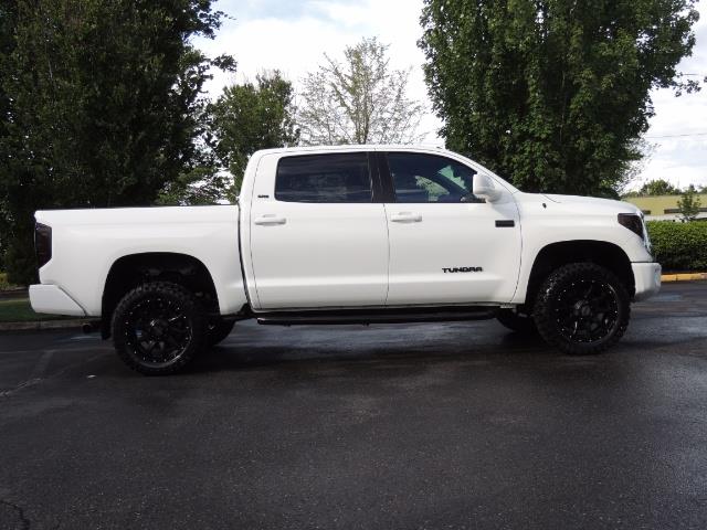 2017 Toyota Tundra SR5 / CrewMax / 4X4 / 5.7L / 6000 MILES / LIFTED - Photo 4 - Portland, OR 97217
