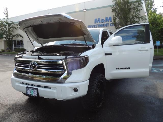 2017 Toyota Tundra SR5 / CrewMax / 4X4 / 5.7L / 6000 MILES / LIFTED - Photo 25 - Portland, OR 97217