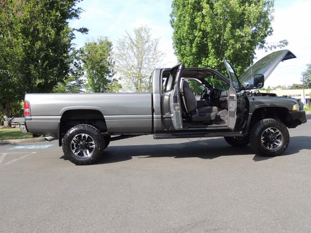 2002 Dodge Ram 2500 SLT 4dr Quad Cab / 4X4 / 5.9L DIESEL / 6-SPEED - Photo 29 - Portland, OR 97217