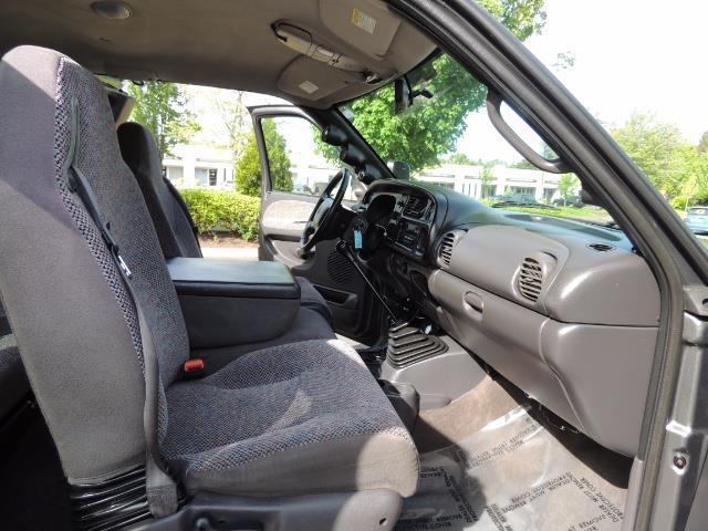 2002 Dodge Ram 2500 SLT 4dr Quad Cab / 4X4 / 5.9L DIESEL / 6-SPEED - Photo 16 - Portland, OR 97217