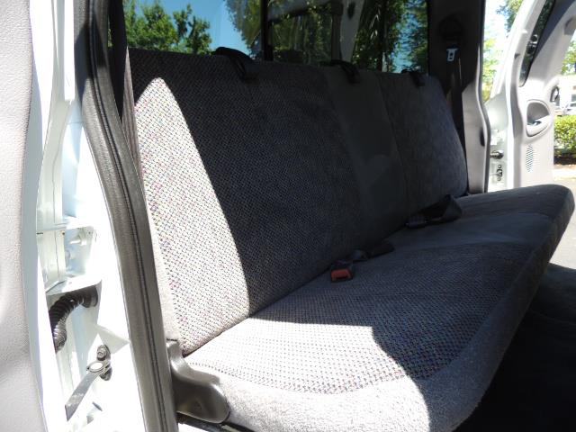 2001 Dodge Ram 2500 Laramie SLT Quad Cab / 4X4 /5.9L DIESEL / 6-SPEED - Photo 16 - Portland, OR 97217