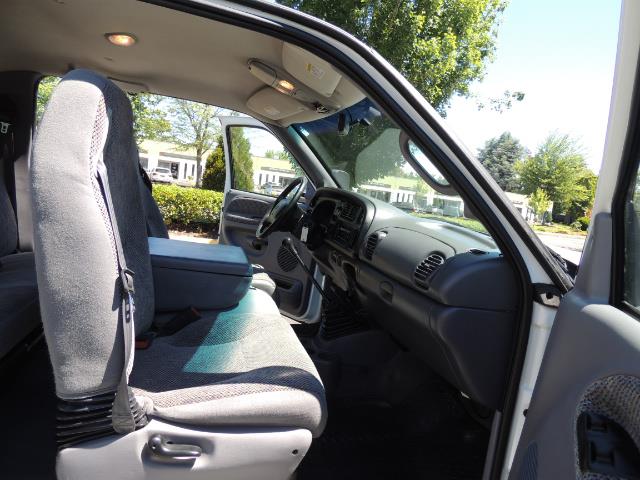 2001 Dodge Ram 2500 Laramie SLT Quad Cab / 4X4 /5.9L DIESEL / 6-SPEED - Photo 17 - Portland, OR 97217