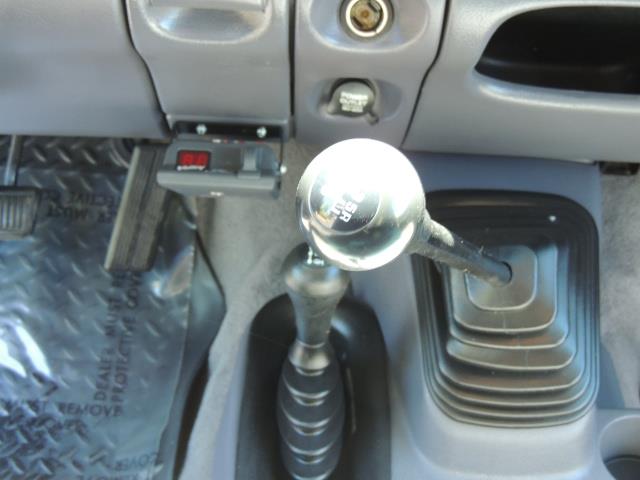 2001 Dodge Ram 2500 Laramie SLT Quad Cab / 4X4 /5.9L DIESEL / 6-SPEED - Photo 20 - Portland, OR 97217