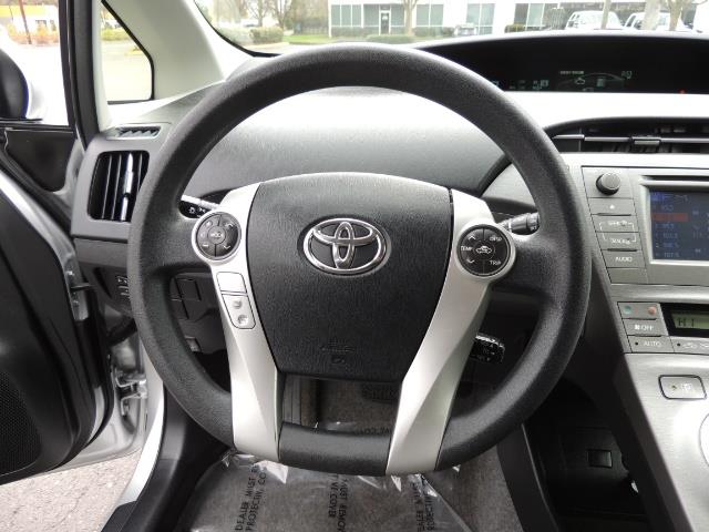 2013 Toyota Prius Two / HatchBack / Only 37K Miles - Photo 37 - Portland, OR 97217