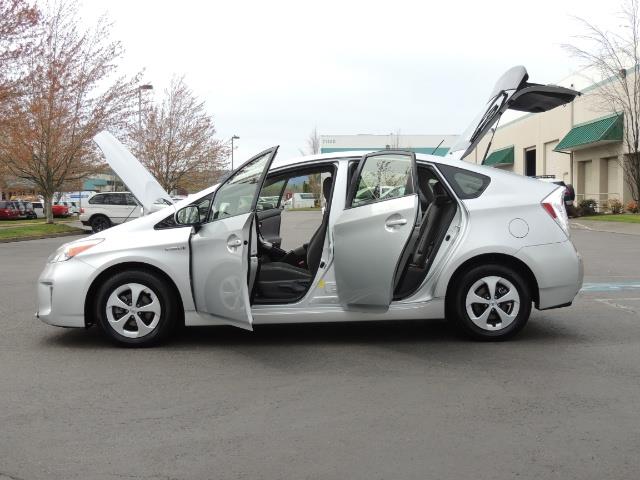 2013 Toyota Prius Two / HatchBack / Only 37K Miles - Photo 26 - Portland, OR 97217