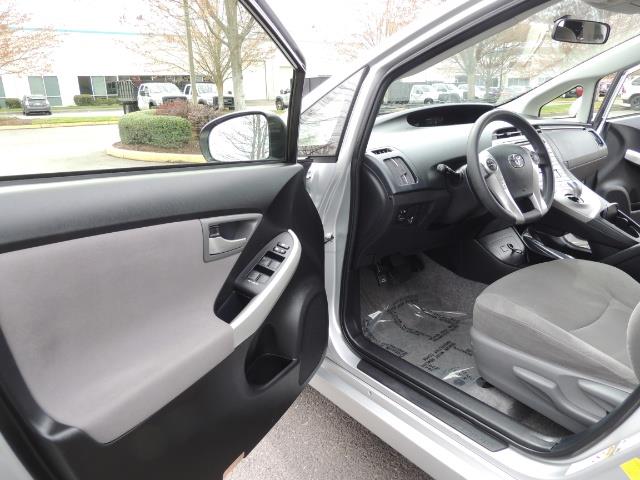 2013 Toyota Prius Two / HatchBack / Only 37K Miles - Photo 13 - Portland, OR 97217