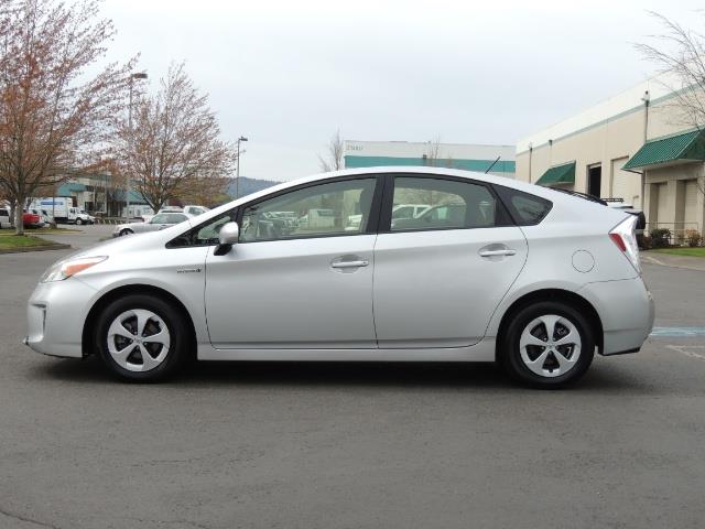 2013 Toyota Prius Two / HatchBack / Only 37K Miles - Photo 3 - Portland, OR 97217