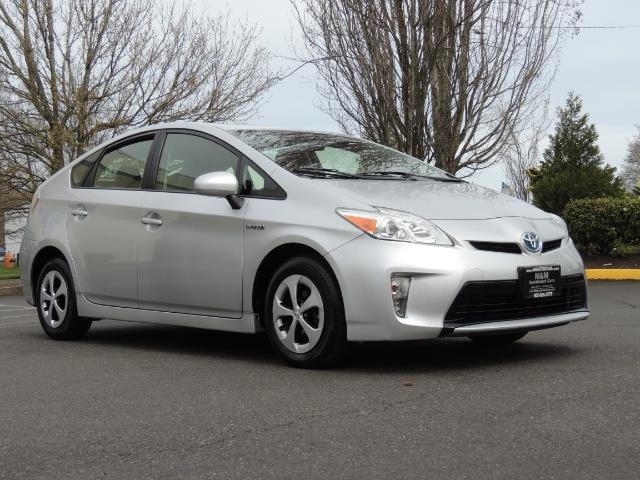 2013 Toyota Prius Two / HatchBack / Only 37K Miles - Photo 2 - Portland, OR 97217