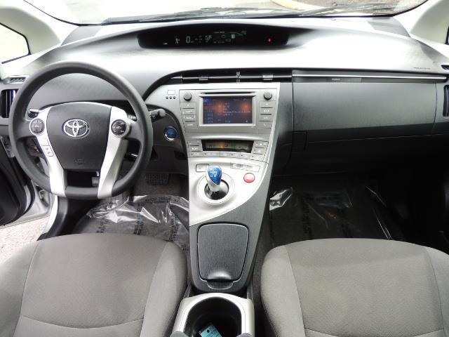 2013 Toyota Prius Two / HatchBack / Only 37K Miles - Photo 18 - Portland, OR 97217
