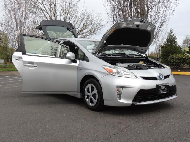 2013 Toyota Prius Two / HatchBack / Only 37K Miles - Photo 31 - Portland, OR 97217