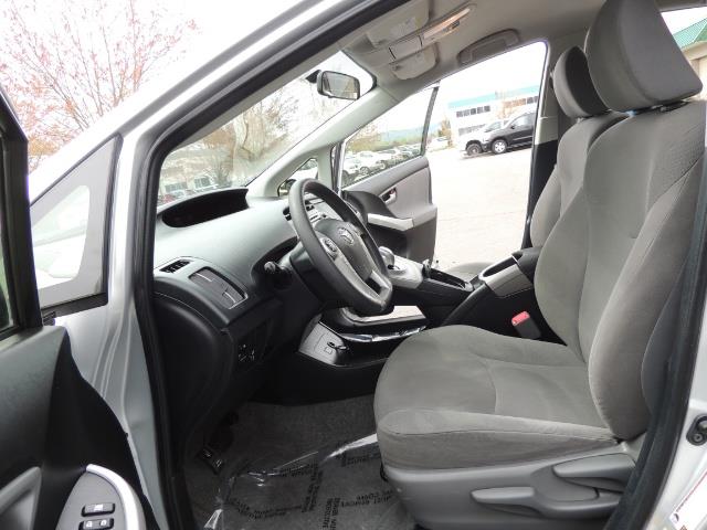 2013 Toyota Prius Two / HatchBack / Only 37K Miles - Photo 14 - Portland, OR 97217