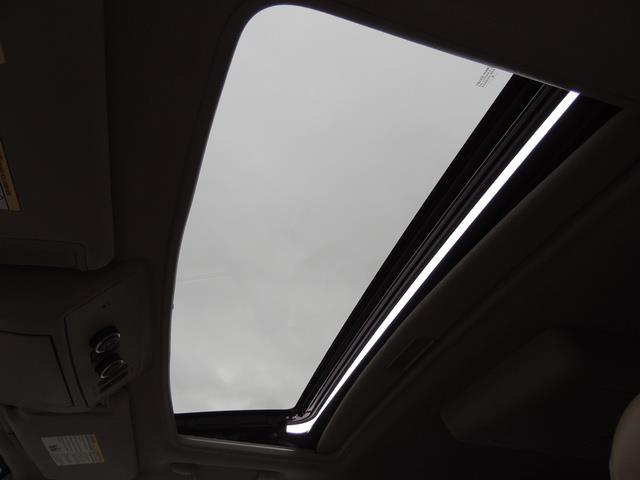 2011 Nissan Armada SL / Leather / Third seat / Bckup cam / 65K MILES - Photo 23 - Portland, OR 97217
