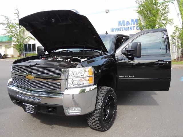 2009 Chevrolet Silverado 2500 LTZ / 4X4 / 6.6L Duramax Diesel / Allison Tranny - Photo 25 - Portland, OR 97217