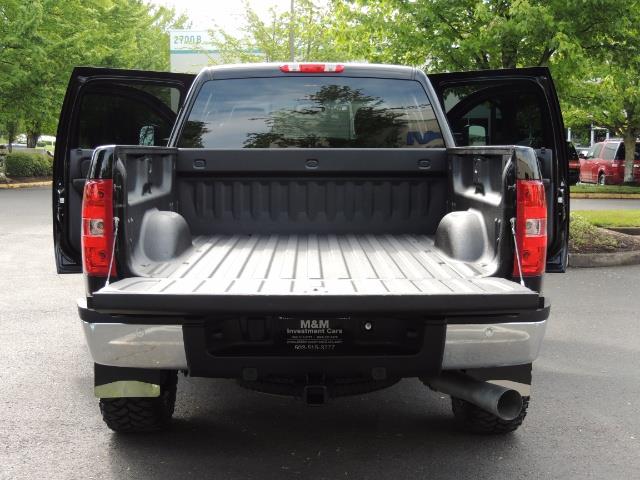 2009 Chevrolet Silverado 2500 LTZ / 4X4 / 6.6L Duramax Diesel / Allison Tranny - Photo 28 - Portland, OR 97217