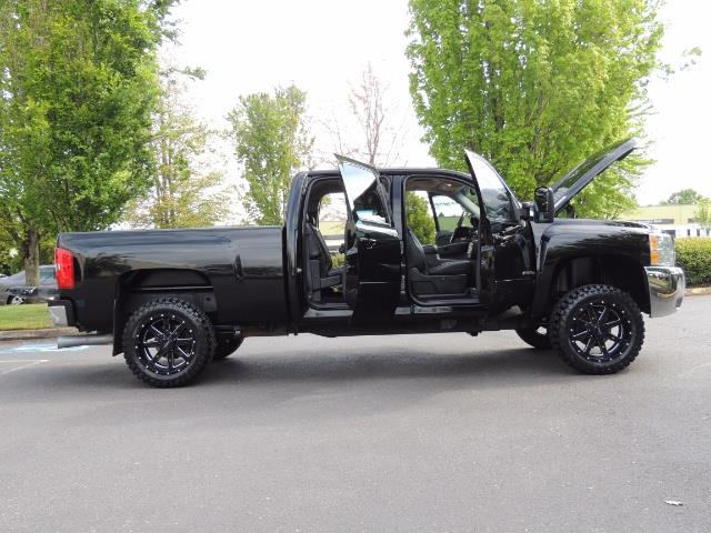 2009 Chevrolet Silverado 2500 LTZ / 4X4 / 6.6L Duramax Diesel / Allison Tranny - Photo 24 - Portland, OR 97217