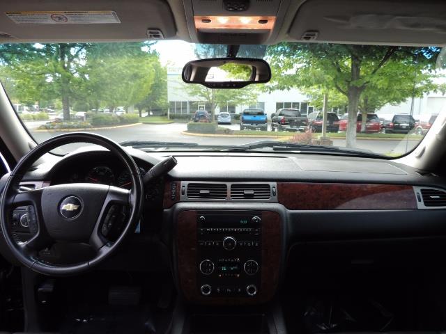 2009 Chevrolet Silverado 2500 LTZ / 4X4 / 6.6L Duramax Diesel / Allison Tranny - Photo 35 - Portland, OR 97217