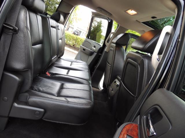 2009 Chevrolet Silverado 2500 LTZ / 4X4 / 6.6L Duramax Diesel / Allison Tranny - Photo 14 - Portland, OR 97217