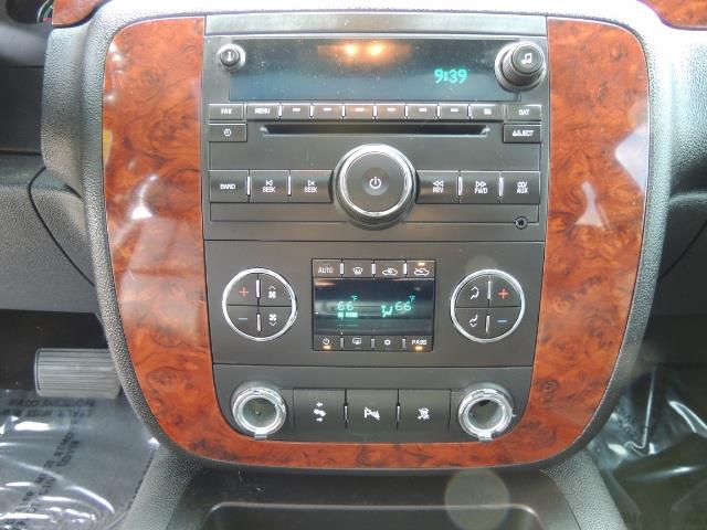 2009 Chevrolet Silverado 2500 LTZ / 4X4 / 6.6L Duramax Diesel / Allison Tranny - Photo 18 - Portland, OR 97217