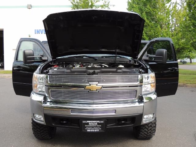 2009 Chevrolet Silverado 2500 LTZ / 4X4 / 6.6L Duramax Diesel / Allison Tranny - Photo 31 - Portland, OR 97217