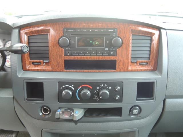 2006 Dodge Ram 2500 SLT / 4X4 / 5.9L Cummins Diesel / HIGH OUTPUT - Photo 19 - Portland, OR 97217