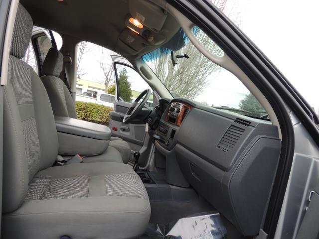 2006 Dodge Ram 2500 SLT / 4X4 / 5.9L Cummins Diesel / HIGH OUTPUT - Photo 17 - Portland, OR 97217