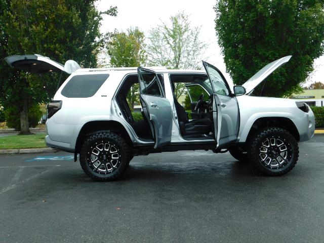 2016 Toyota 4Runner SR5 / 4WD / Navigation / backup camera / LIFTED - Photo 30 - Portland, OR 97217