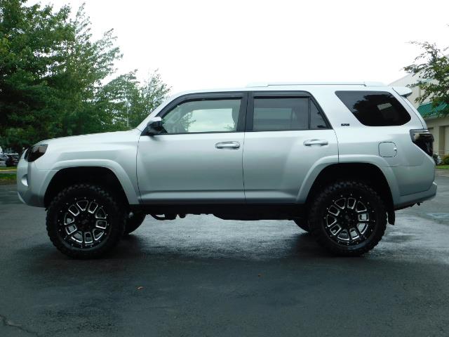 2016 Toyota 4Runner SR5 / 4WD / Navigation / backup camera / LIFTED - Photo 3 - Portland, OR 97217