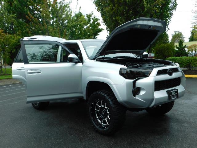 2016 Toyota 4Runner SR5 / 4WD / Navigation / backup camera / LIFTED - Photo 31 - Portland, OR 97217