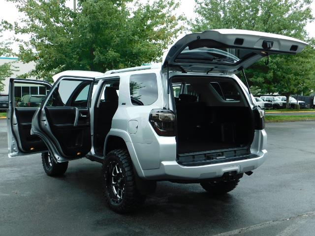 2016 Toyota 4Runner SR5 / 4WD / Navigation / backup camera / LIFTED - Photo 28 - Portland, OR 97217